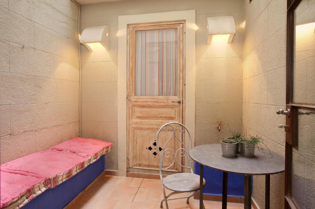 Romantic In Trendy Gracia Barcelona Exterior photo